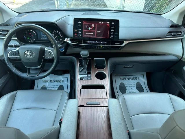 2021 Toyota Sienna 4th Gen - Image 17 of 21