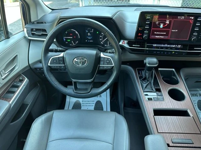 2021 Toyota Sienna 4th Gen - Image 19 of 21