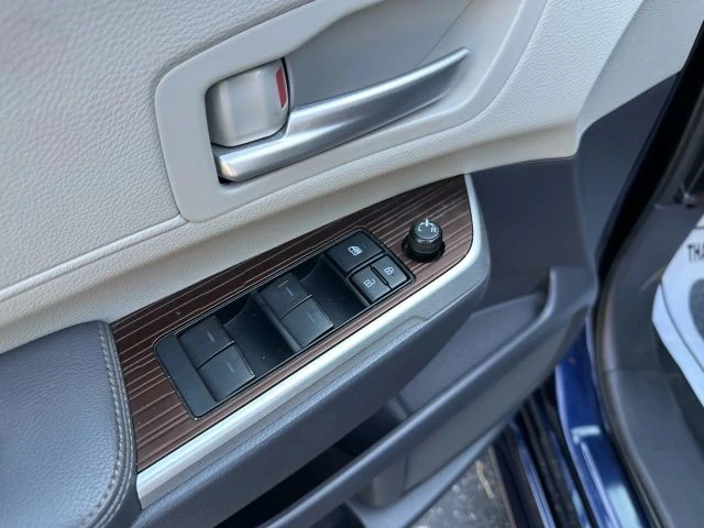 2021 Toyota Sienna 4th Gen - Image 14 of 21