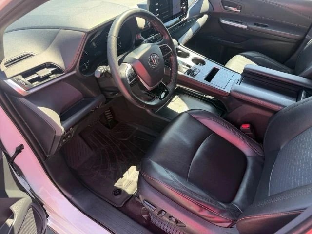 2021 Toyota Sienna 4th Gen - Image 14 of 21