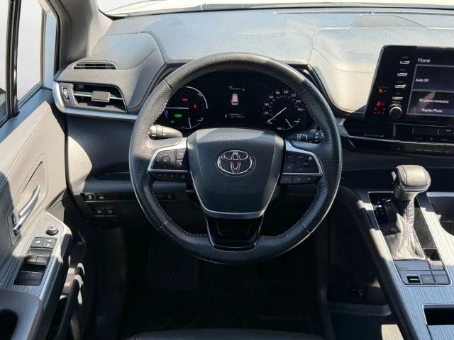 2021 Toyota Sienna 4th Gen - Image 16 of 21