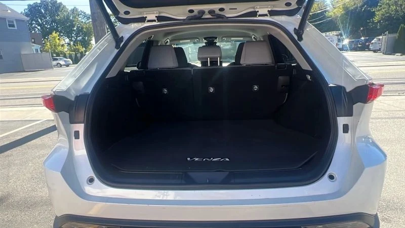 2021 Toyota Venza - Image 10 of 12