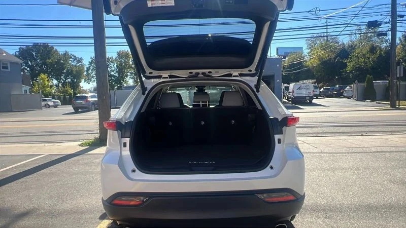 2021 Toyota Venza - Image 9 of 12