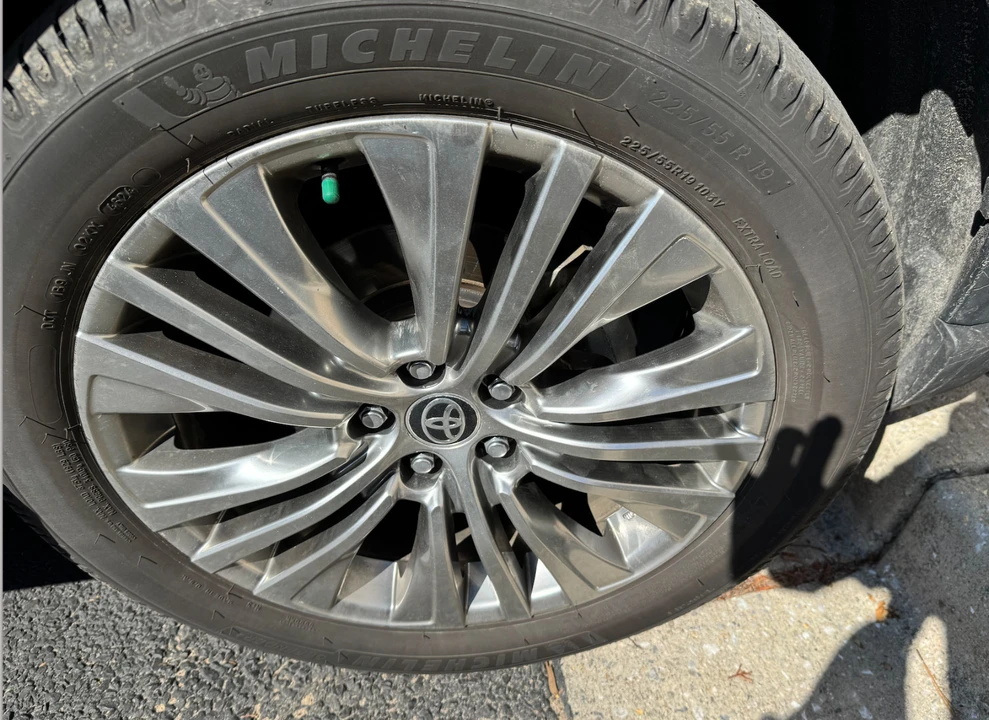 2021 Toyota Venza - Image 2 of 21