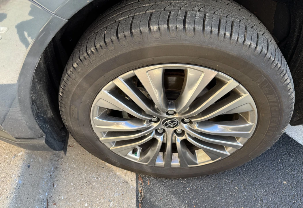 2021 Toyota Venza - Image 8 of 21