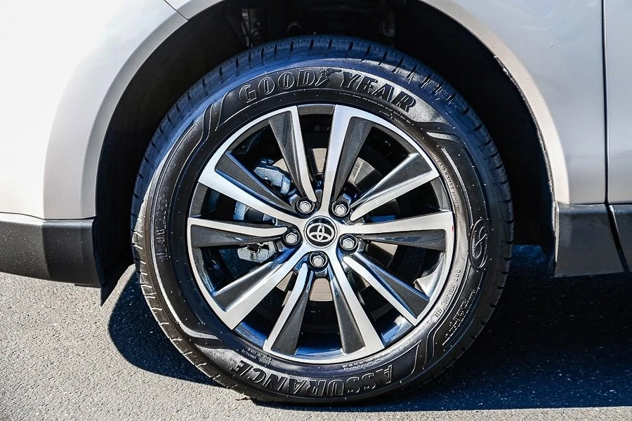 2021 Toyota Venza - Image 9 of 12