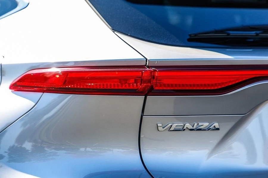 2021 Toyota Venza - Image 8 of 12