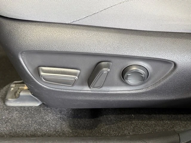 2021 Toyota Venza - Image 19 of 21