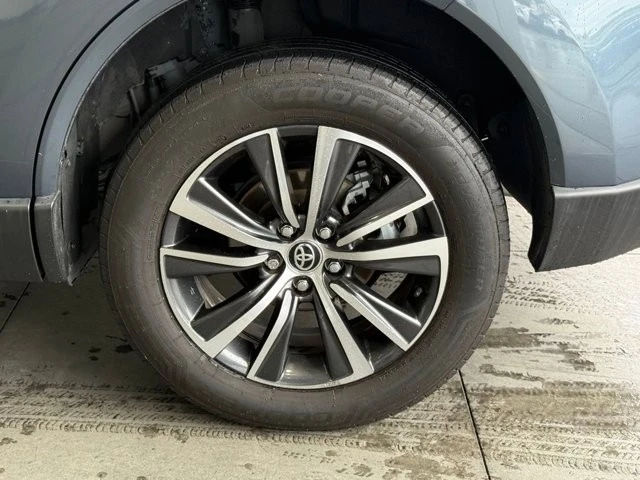2021 Toyota Venza - Image 15 of 21