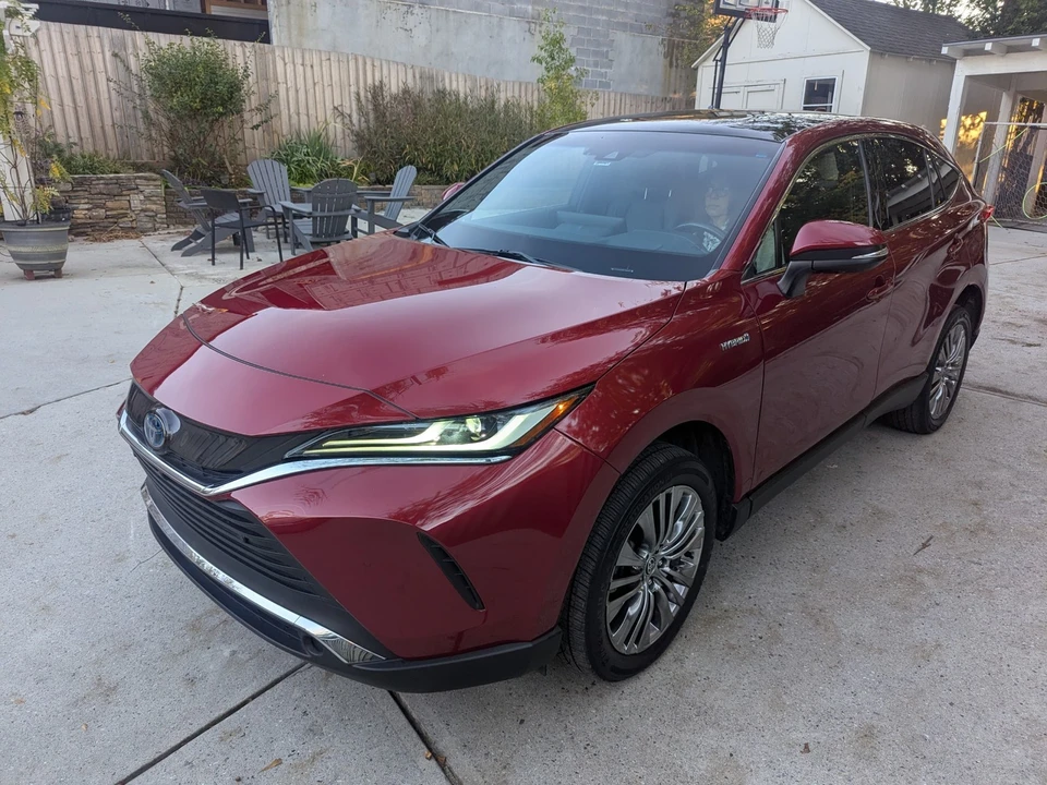 2021 Toyota Venza - Image 14 of 15