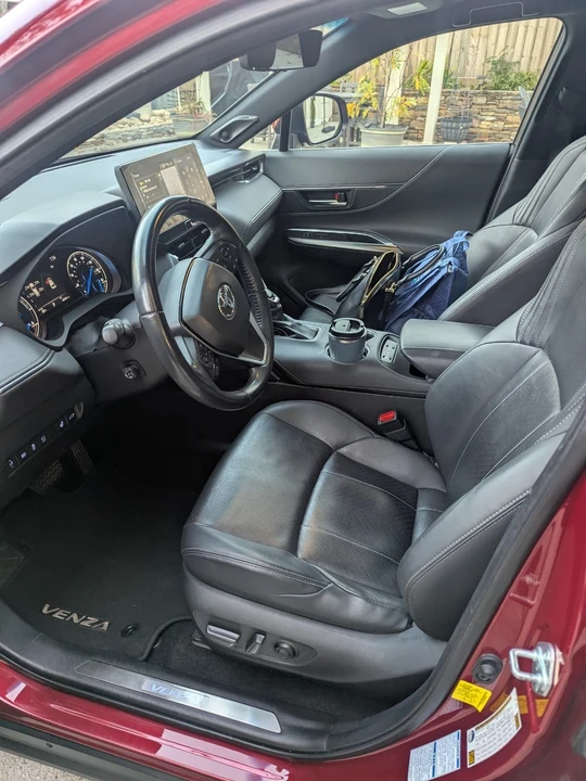 2021 Toyota Venza - Image 10 of 15