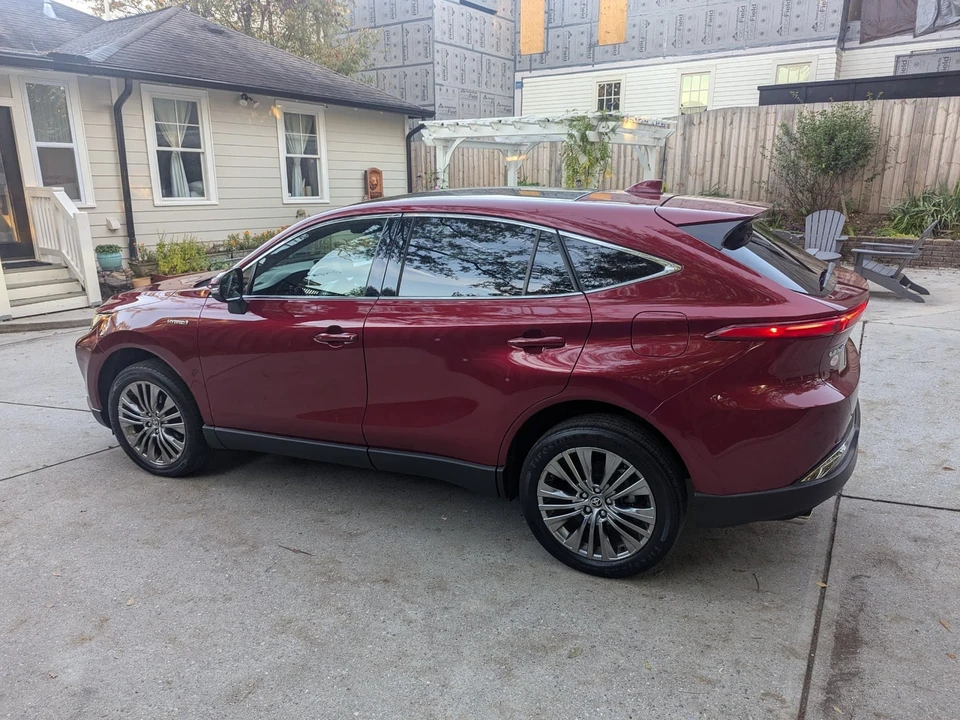 2021 Toyota Venza - Image 11 of 15