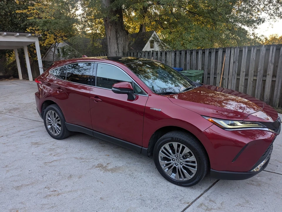 2021 Toyota Venza - Image 2 of 15