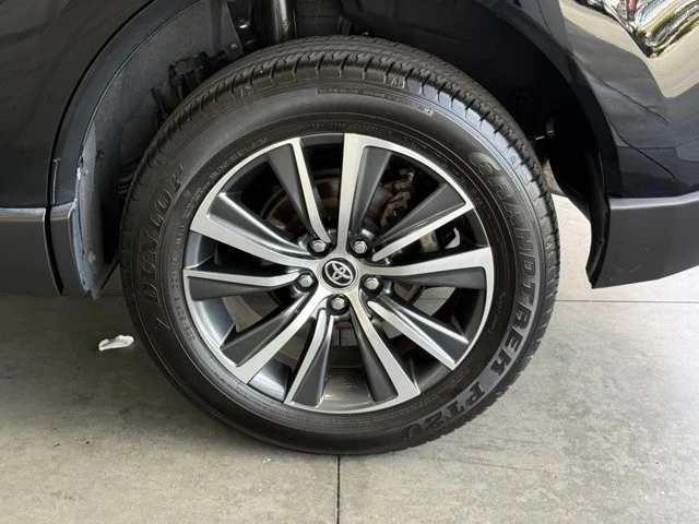 2021 Toyota Venza - Image 17 of 21