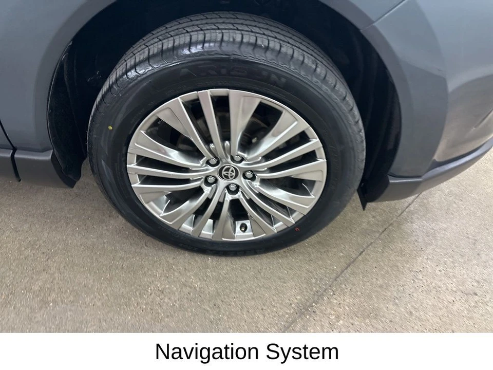 2021 Toyota Venza - Image 16 of 21