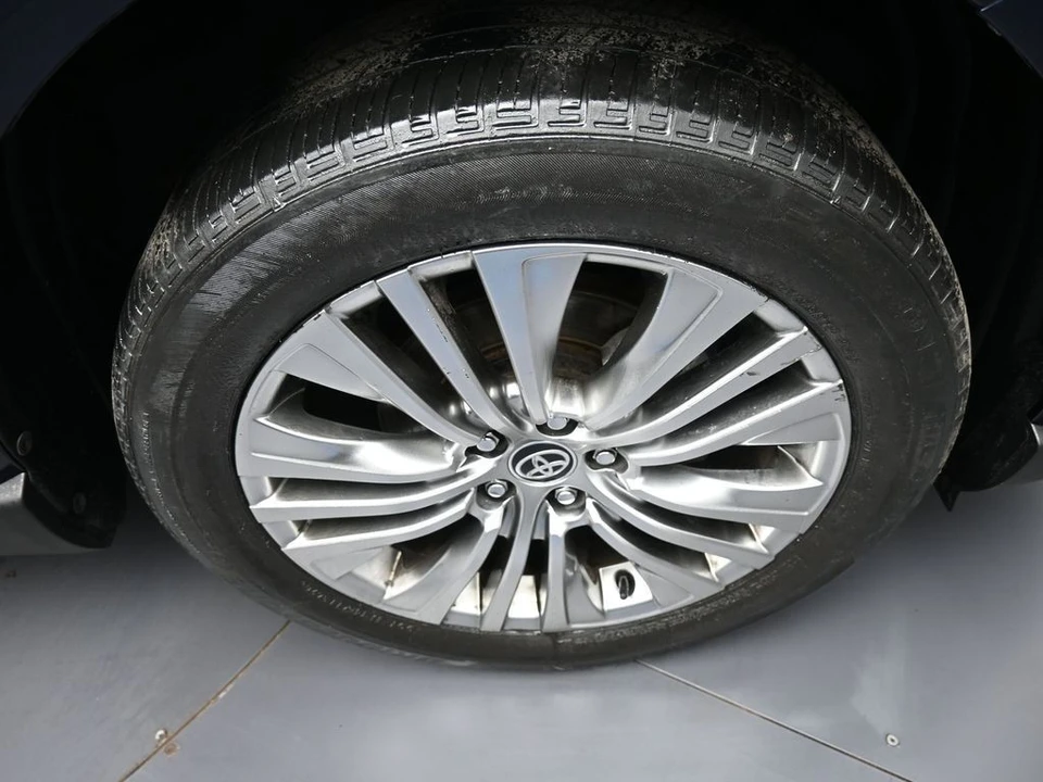 2021 Toyota Venza - Image 13 of 21