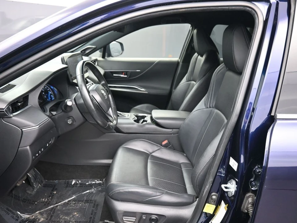 2021 Toyota Venza - Image 18 of 21
