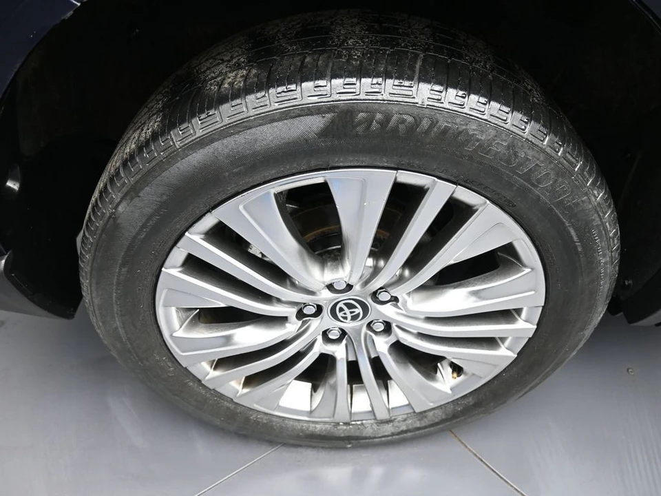 2021 Toyota Venza - Image 12 of 21