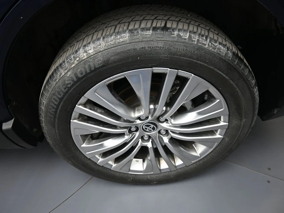 2021 Toyota Venza - Image 15 of 21