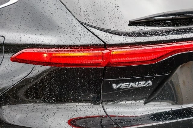2021 Toyota Venza - Image 8 of 12