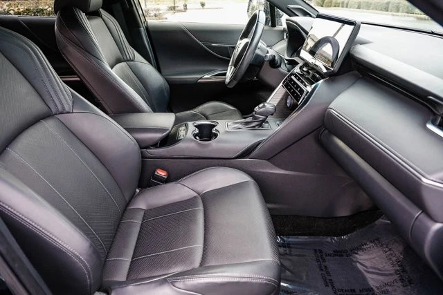 2021 Toyota Venza - Image 16 of 21