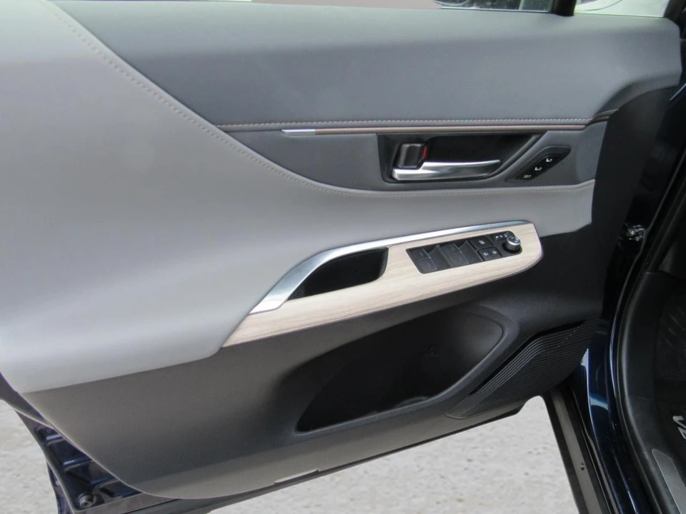 2021 Toyota Venza - Image 15 of 21