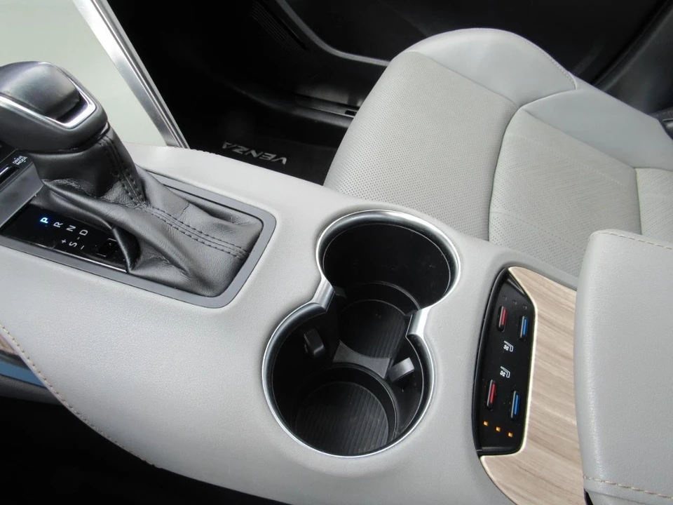 2021 Toyota Venza - Image 7 of 21