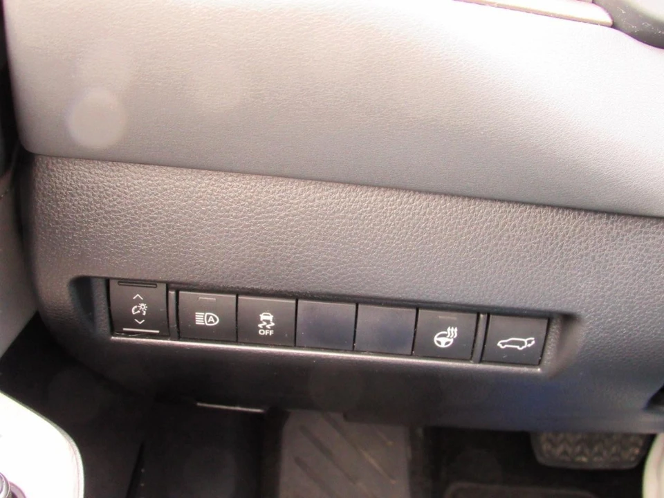 2021 Toyota Venza - Image 18 of 21