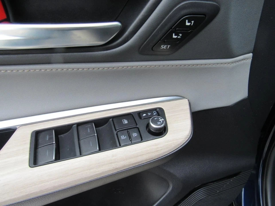 2021 Toyota Venza - Image 16 of 21