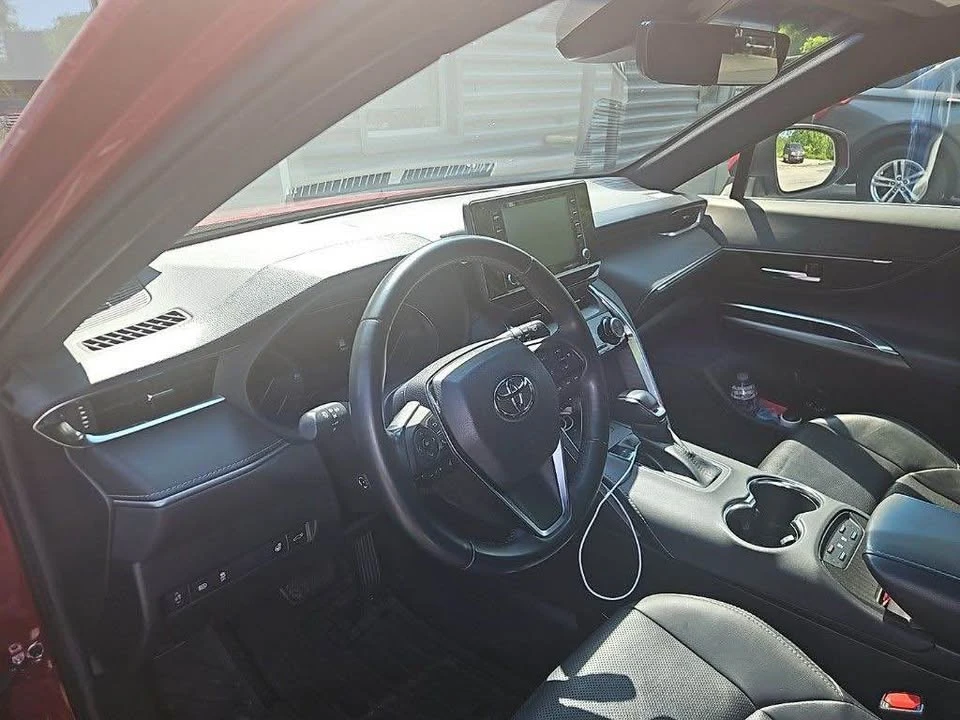 2021 Toyota Venza - Image 2 of 3