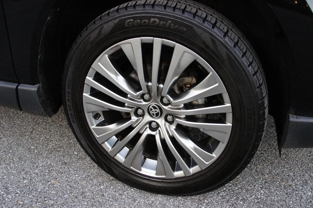2021 Toyota Venza - Image 11 of 20