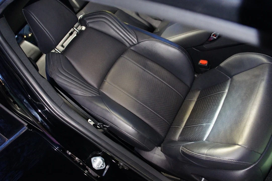 2021 Toyota Venza - Image 16 of 20
