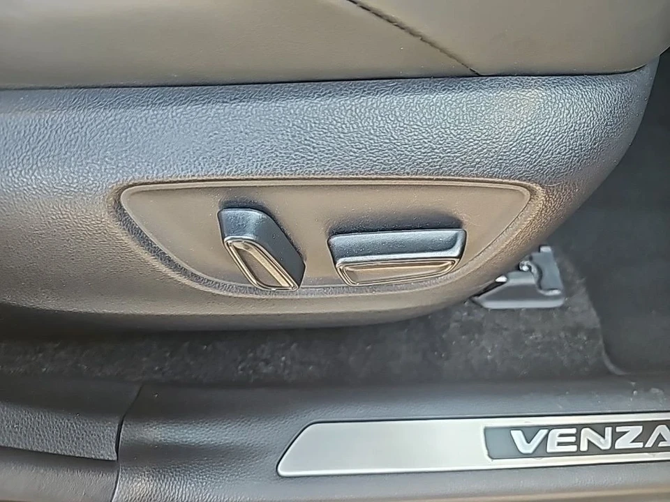 2021 Toyota Venza - Image 11 of 12