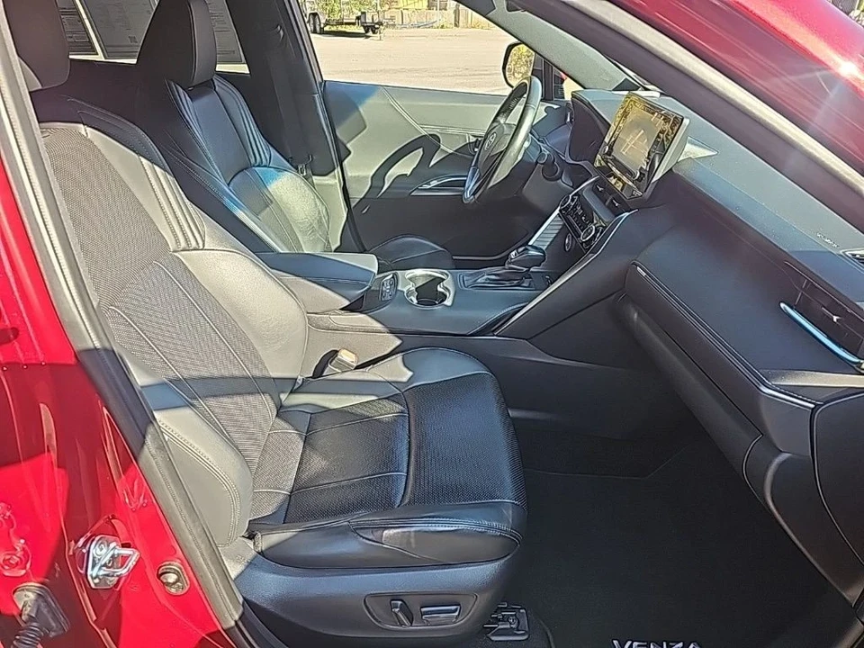 2021 Toyota Venza - Image 10 of 12