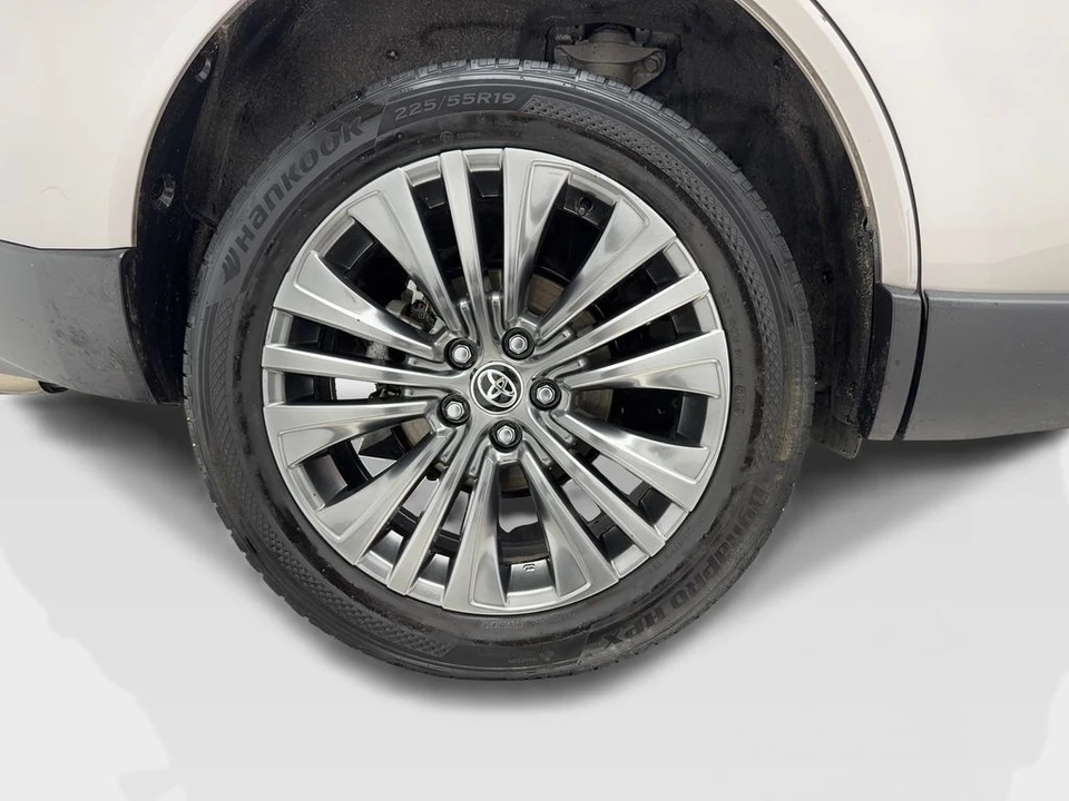 2021 Toyota Venza - Image 13 of 21