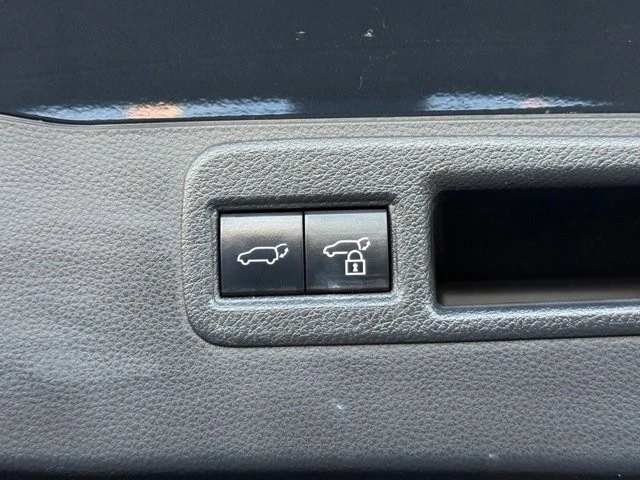 2021 Toyota Venza - Image 17 of 21