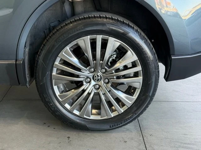 2021 Toyota Venza - Image 18 of 21