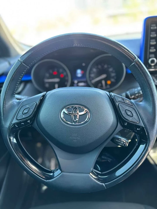 2021 Toyota C-HR - Image 7 of 11