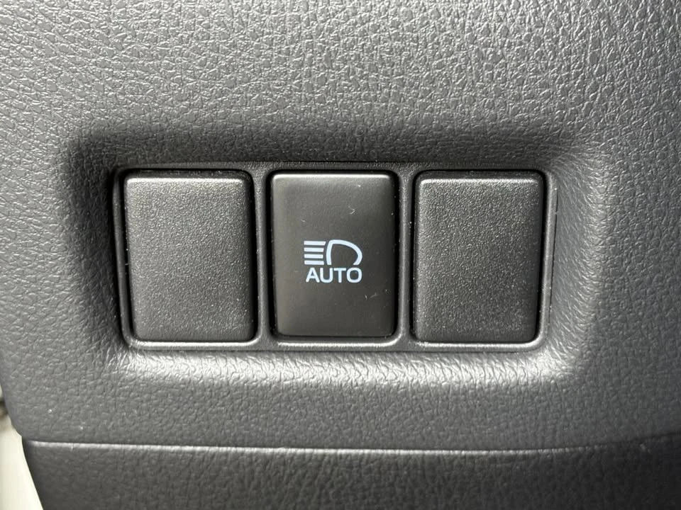2021 Toyota C-HR - Image 17 of 20