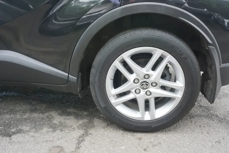 2021 Toyota C-HR - Image 6 of 11