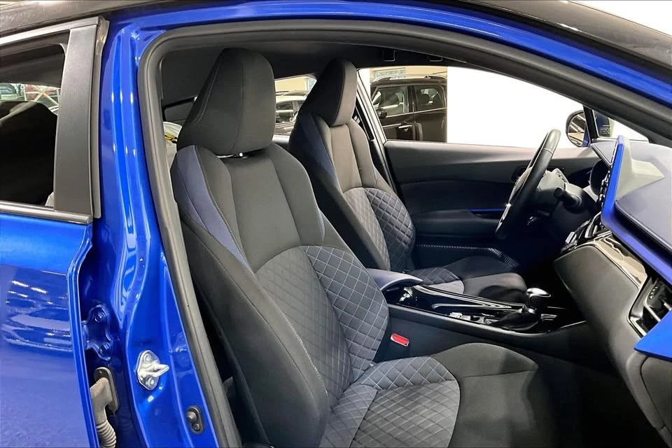 2021 Toyota C-HR - Image 12 of 16