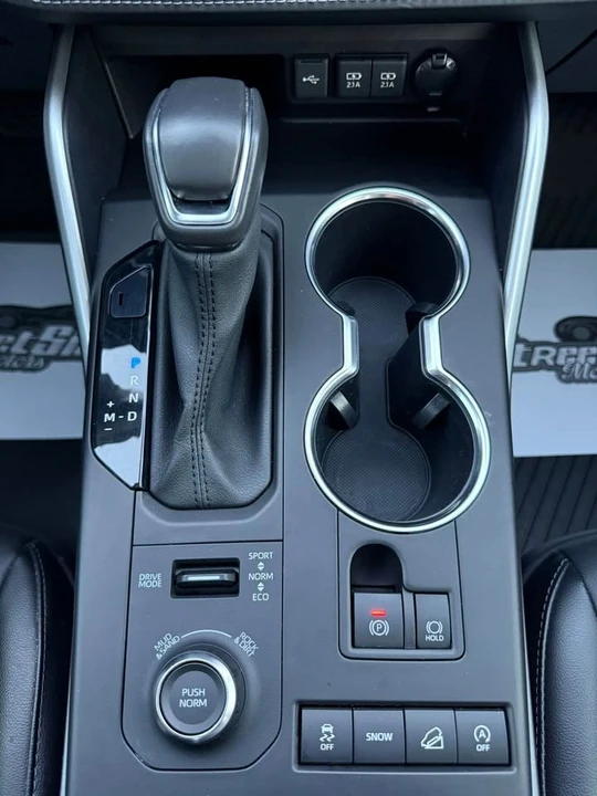2021 Toyota Highlander - Image 12 of 20