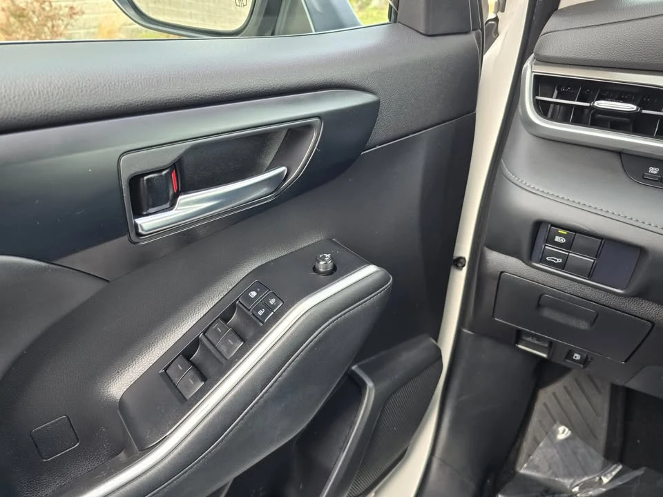 2021 Toyota Highlander - Image 19 of 20