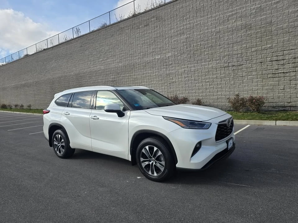 2021 Toyota Highlander - Image 7 of 20
