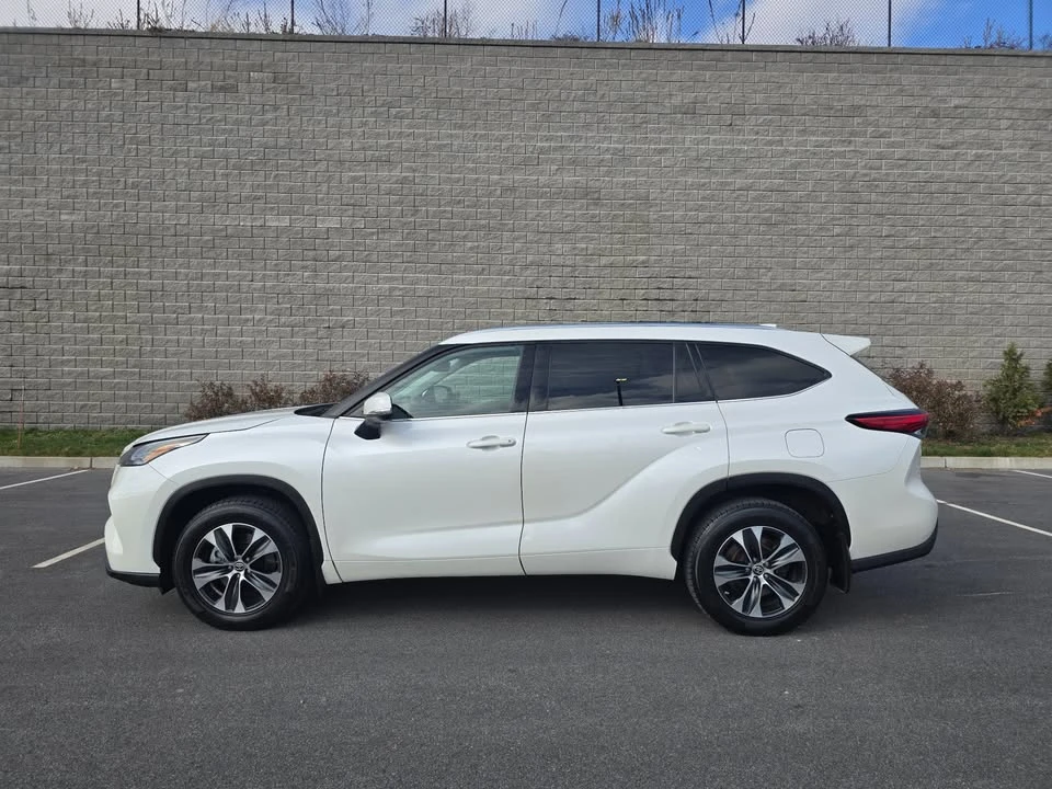 2021 Toyota Highlander - Image 2 of 20