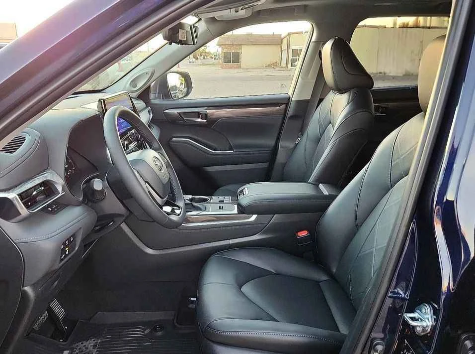 2021 Toyota Highlander - Image 8 of 9