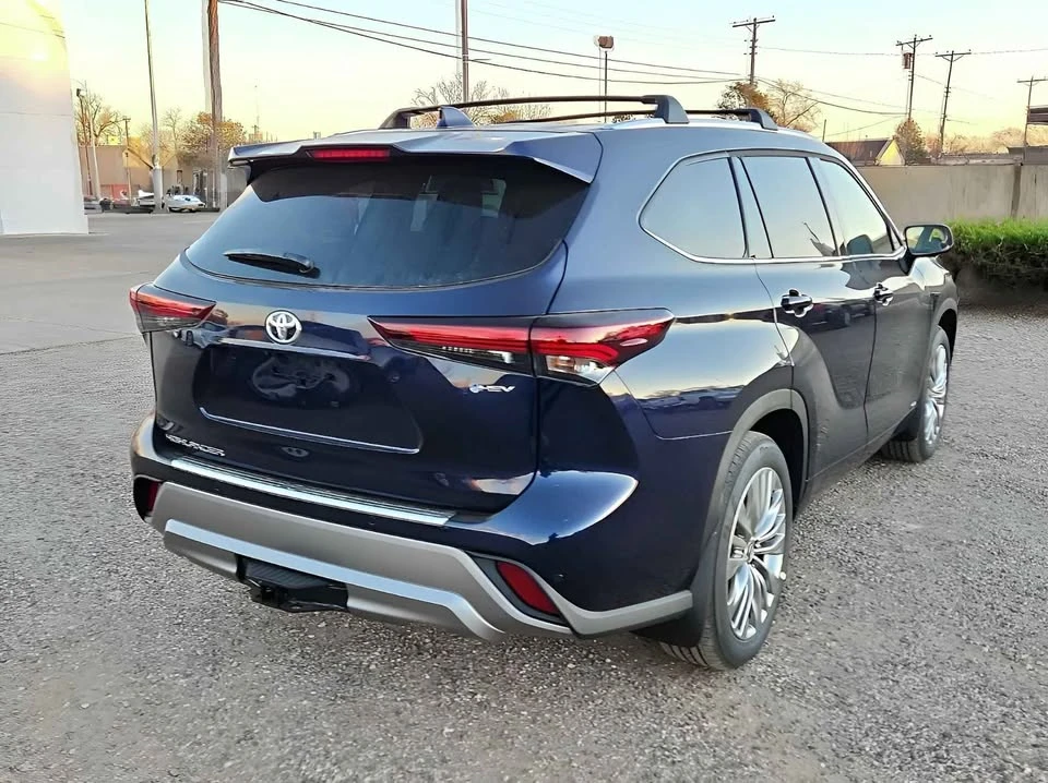 2021 Toyota Highlander - Image 3 of 9