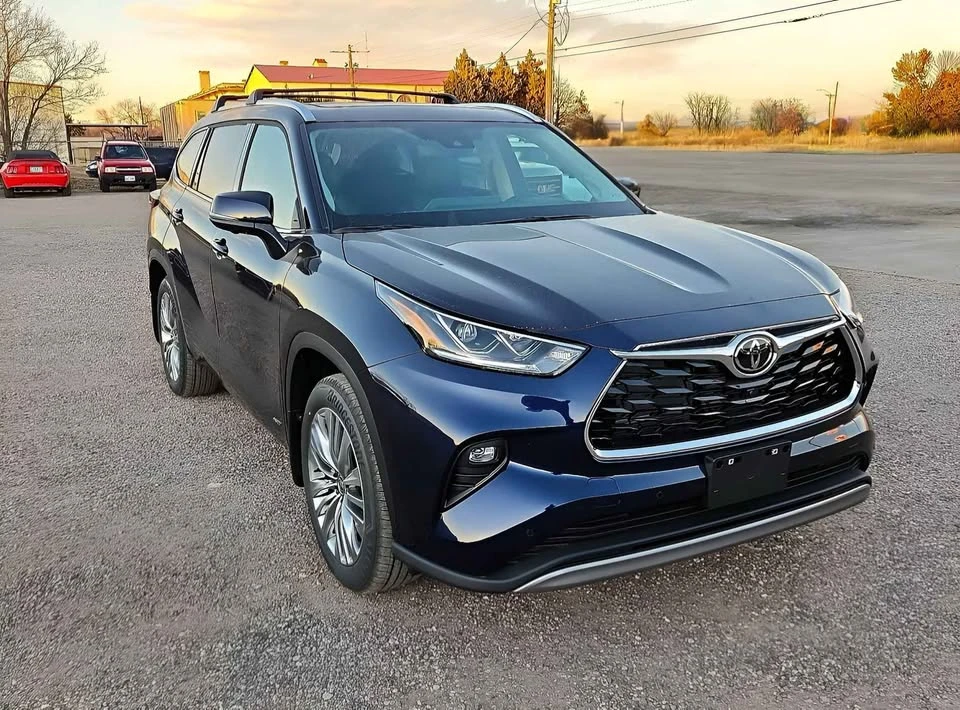 2021 Toyota Highlander - Image 2 of 9
