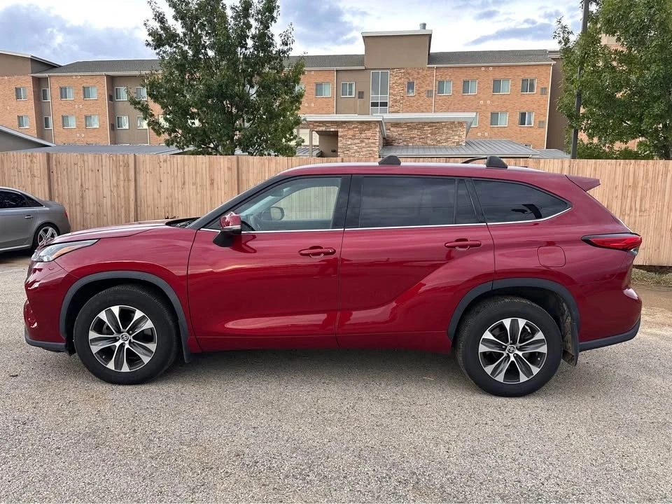 2021 Toyota Highlander - Image 3 of 6