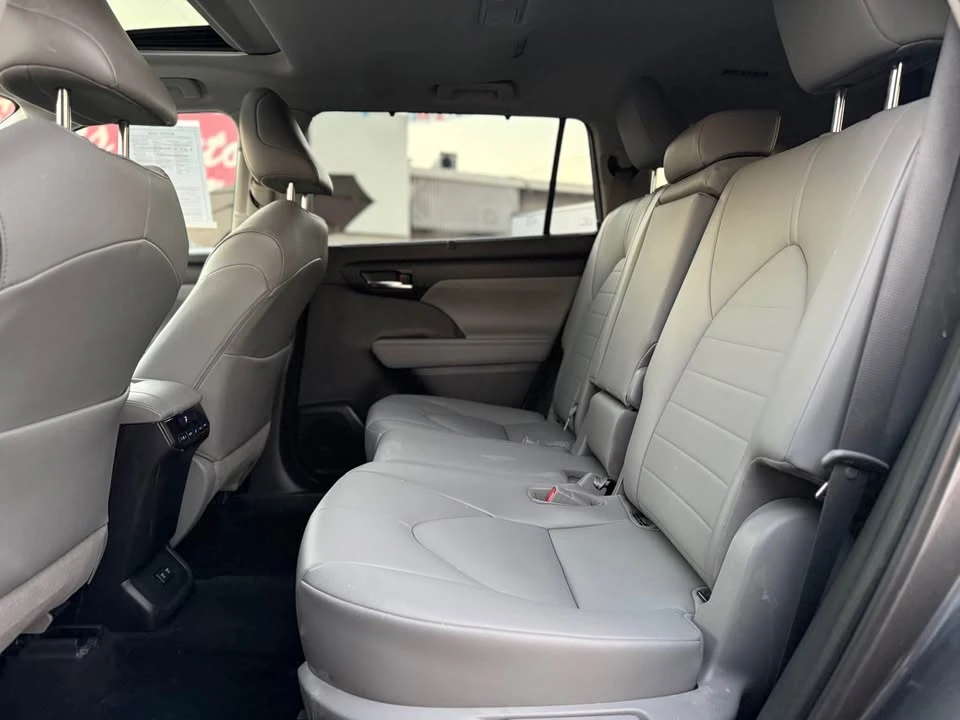 2021 Toyota Highlander - Image 16 of 20